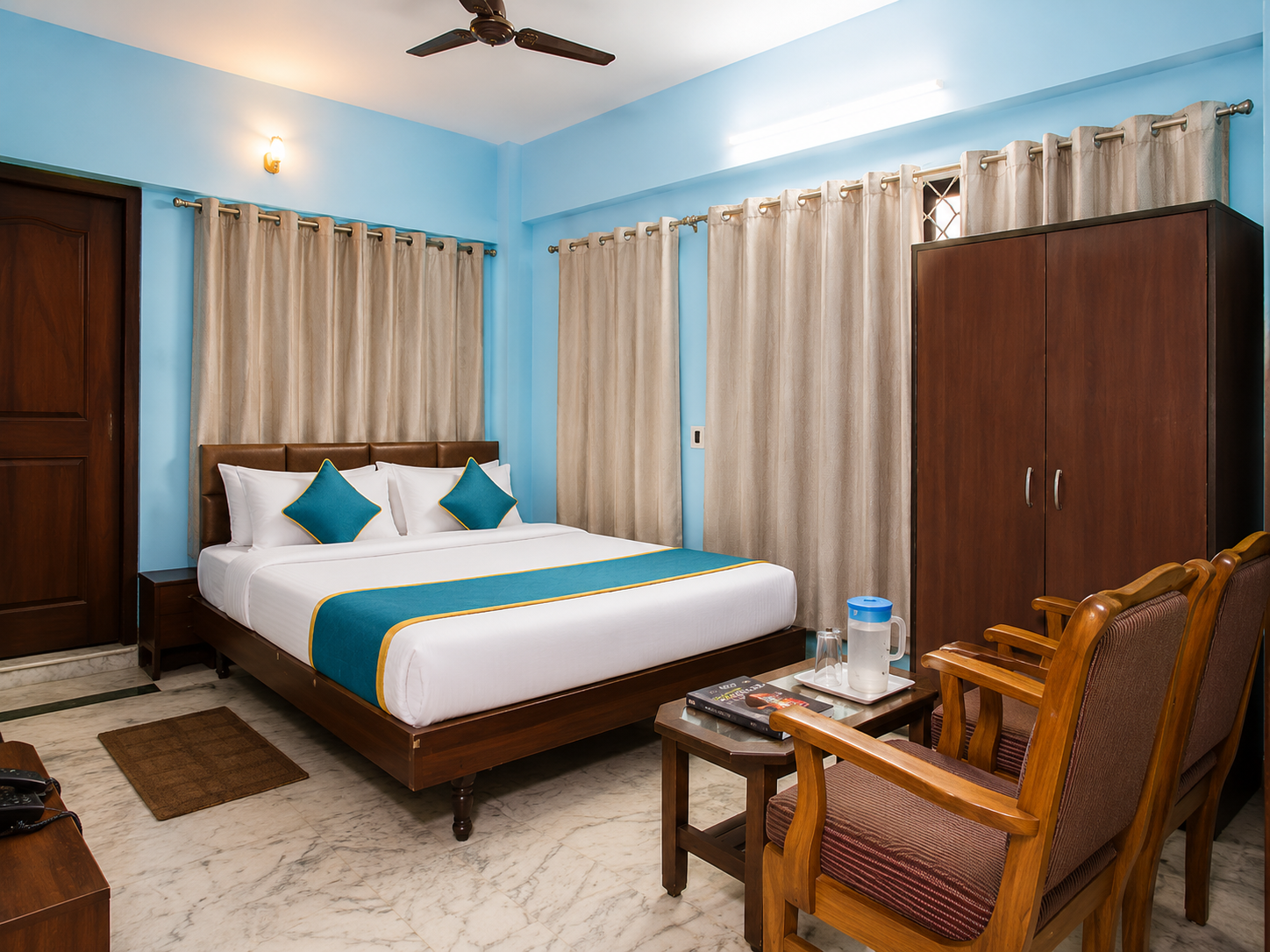 Double bed guest room at Hotel Sambit Palace, Puri